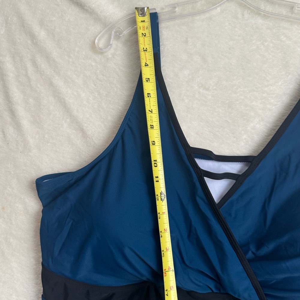 BloomChic NEW Contrast Trim Keyhole Gathered One Piece Swimsuit Color Block 30 - Picture 9 of 15